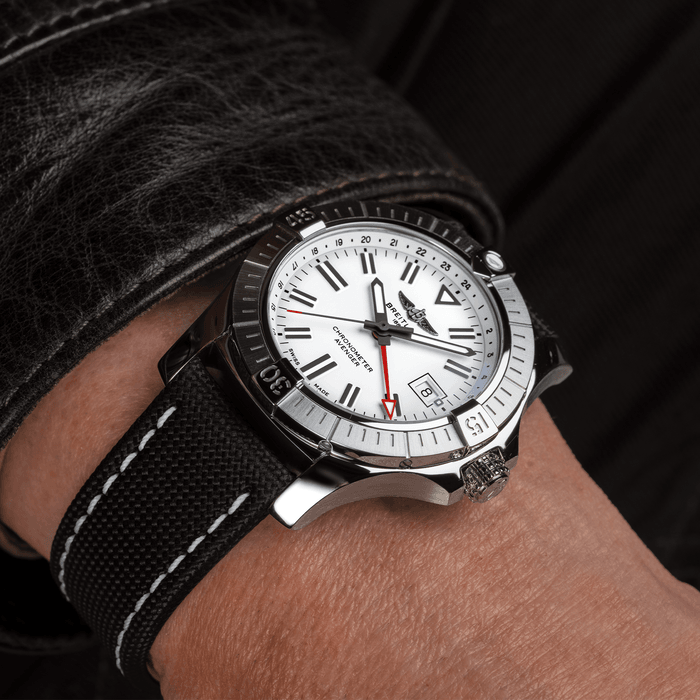 Breitling Avenger Automatic GMT 43 Edelstahl Weiß A32397101A1X1-2