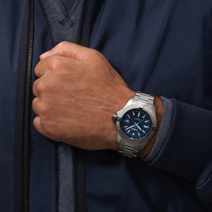 Breitling Avenger Automatic GMT 45 Edelstahlblau A32395101C1A1-4