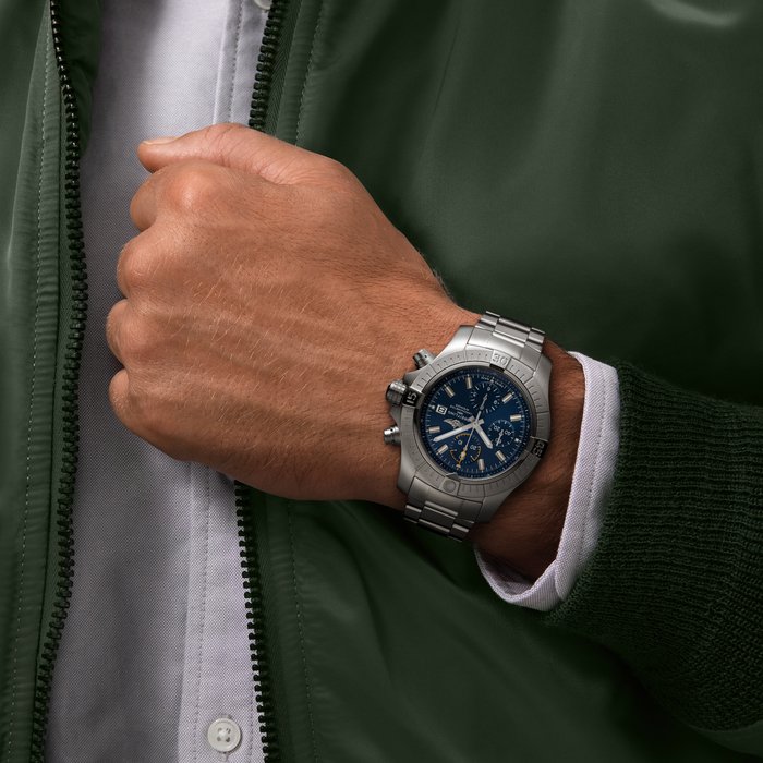 Breitling Avenger Chronograph 45 Edelstahlblau A13317101C1A1-4